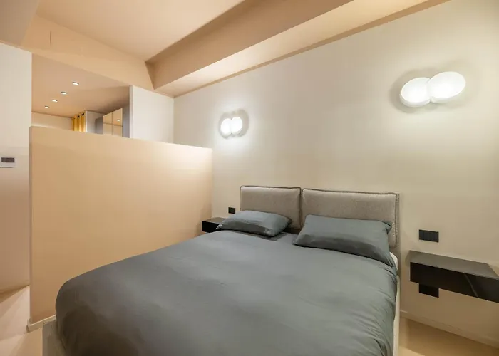 Audrey In The Centre Genoa