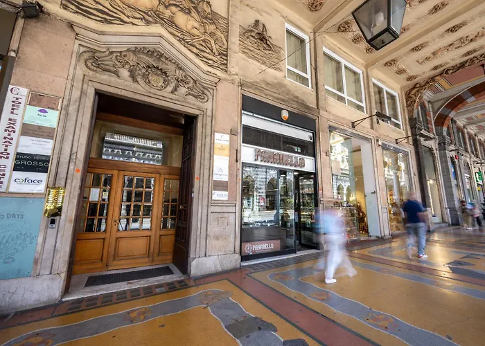 Audrey In The Centre * Genoa